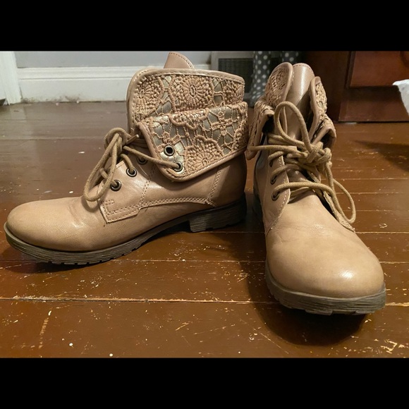 Boots - Picture 5 of 5